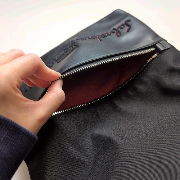 🚫SOLD🚫 Salvatore Ferragamo Black Leather Crossbody Bag with Logo Embroidery - Picture 5 of 8